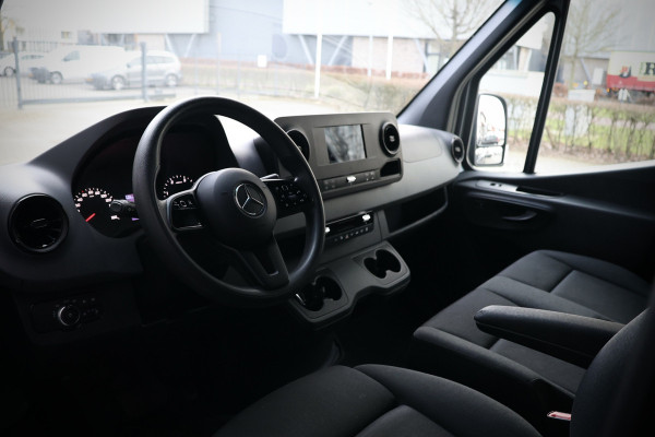 Mercedes-Benz Sprinter 317 1.9 CDI L2H2 | Camera | CarPlay | Stoelverwarming | 3-Zitter | BPM Vrij | Airco | F1 Flippers | MF Stuur | Dealer onderhouden | Nieuwe APK