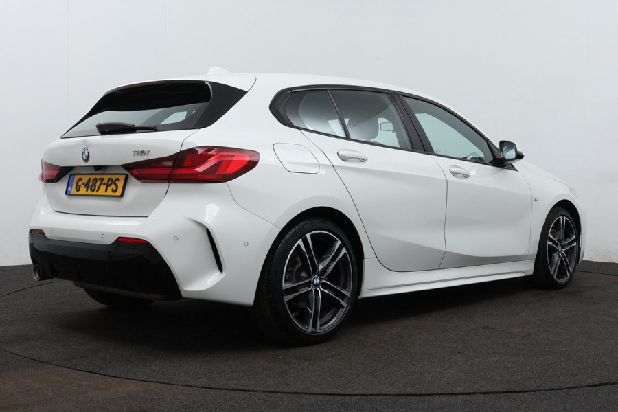 BMW 1-serie 118i Executive Edition M-SPORT (1e Eig, NL-auto, Dealer OndH, Carplay/ Android, Navi-groot, PDC V+A, Cruise Contr Etc)