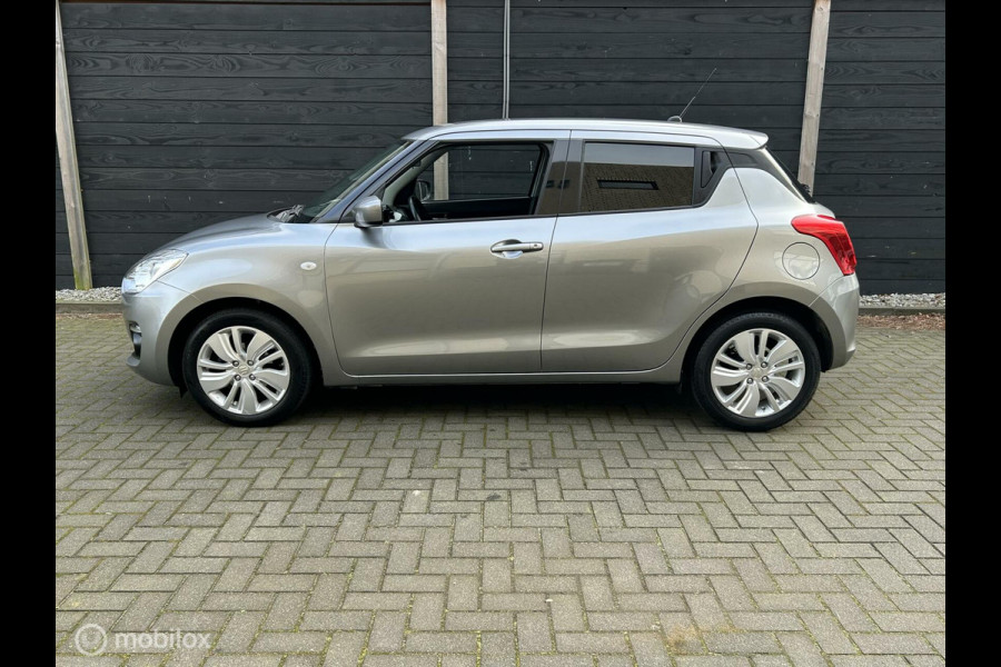 Suzuki Swift 1.2 Comfort Carplay / 16" LM / Camera / 68.952 KM