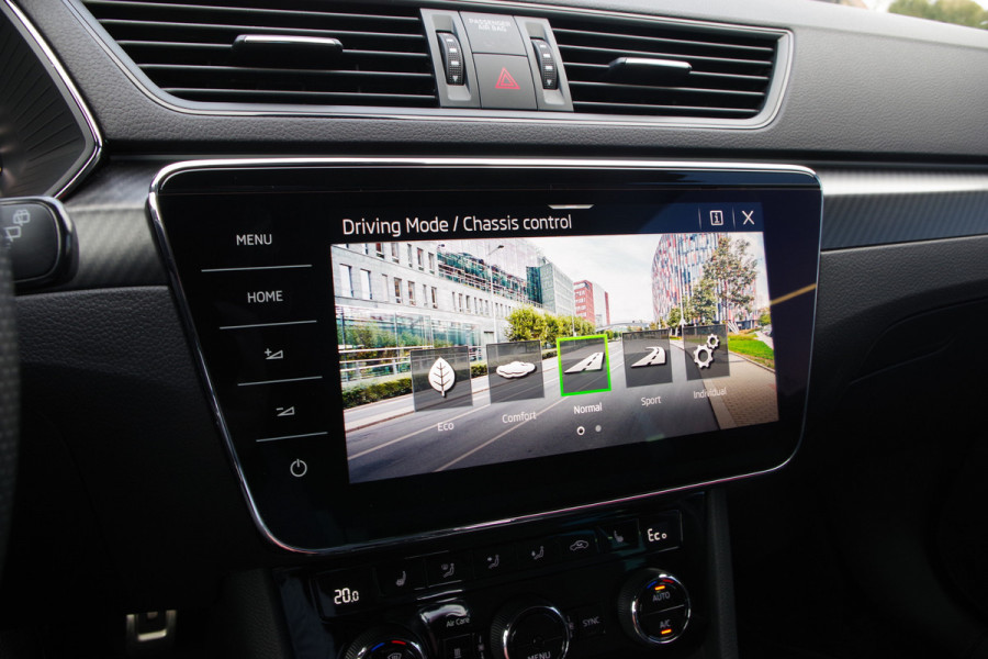 Škoda Superb Combi 1.4 TSI iV 218 PK Sportline BNS PHEV, Trekhaak, Carplay, Camera, Memory