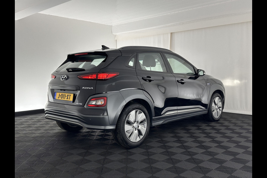 Hyundai Kona EV Comfort 64 kWh [ 3-Fase ] (INCL-BTW) *HEAT-PUMP | DIGI-COCKPIT | ADAPTIVE-CRUISE | KRELL-AUDIO | NAVI-FULLMAP | APP.CONNECT | DAB | LANE-ASSIST | KEYLESS | COMFORT-SEATS | CCS-FASTLOADER | SHIFT-PADDLES | 17"ALU*