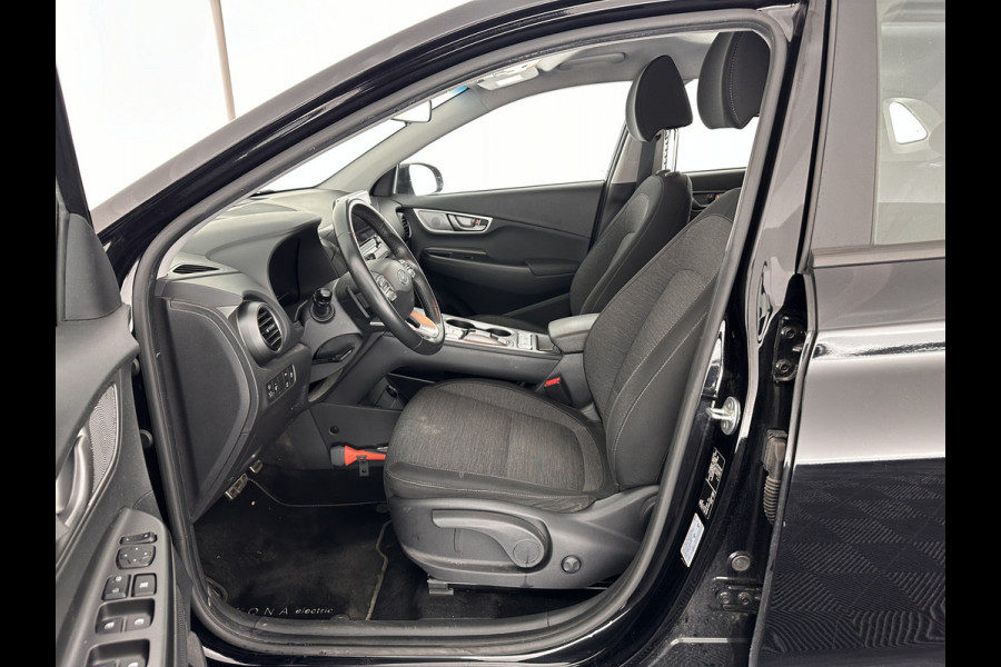 Hyundai Kona EV Comfort 64 kWh [ 3-Fase ] (INCL-BTW) *HEAT-PUMP | DIGI-COCKPIT | ADAPTIVE-CRUISE | KRELL-AUDIO | NAVI-FULLMAP | APP.CONNECT | DAB | LANE-ASSIST | KEYLESS | COMFORT-SEATS | CCS-FASTLOADER | SHIFT-PADDLES | 17"ALU*