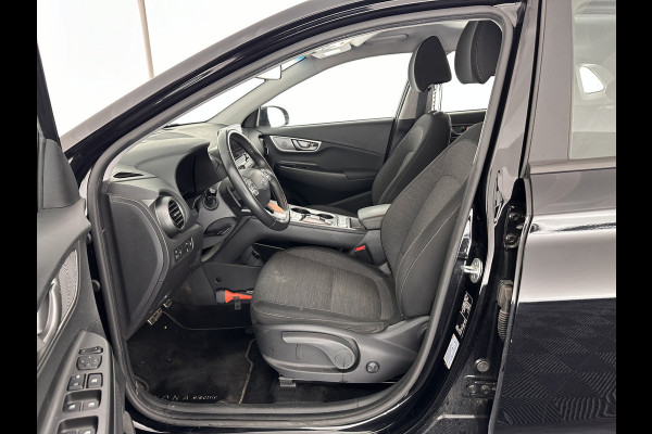 Hyundai Kona EV Comfort 64 kWh [ 3-Fase ] (INCL-BTW) *HEAT-PUMP | DIGI-COCKPIT | ADAPTIVE-CRUISE | KRELL-AUDIO | NAVI-FULLMAP | APP.CONNECT | DAB | LANE-ASSIST | KEYLESS | COMFORT-SEATS | CCS-FASTLOADER | SHIFT-PADDLES | 17"ALU*