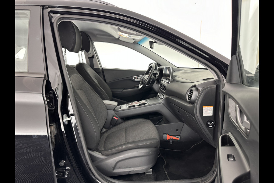 Hyundai Kona EV Comfort 64 kWh [ 3-Fase ] (INCL-BTW) *HEAT-PUMP | DIGI-COCKPIT | ADAPTIVE-CRUISE | KRELL-AUDIO | NAVI-FULLMAP | APP.CONNECT | DAB | LANE-ASSIST | KEYLESS | COMFORT-SEATS | CCS-FASTLOADER | SHIFT-PADDLES | 17"ALU*