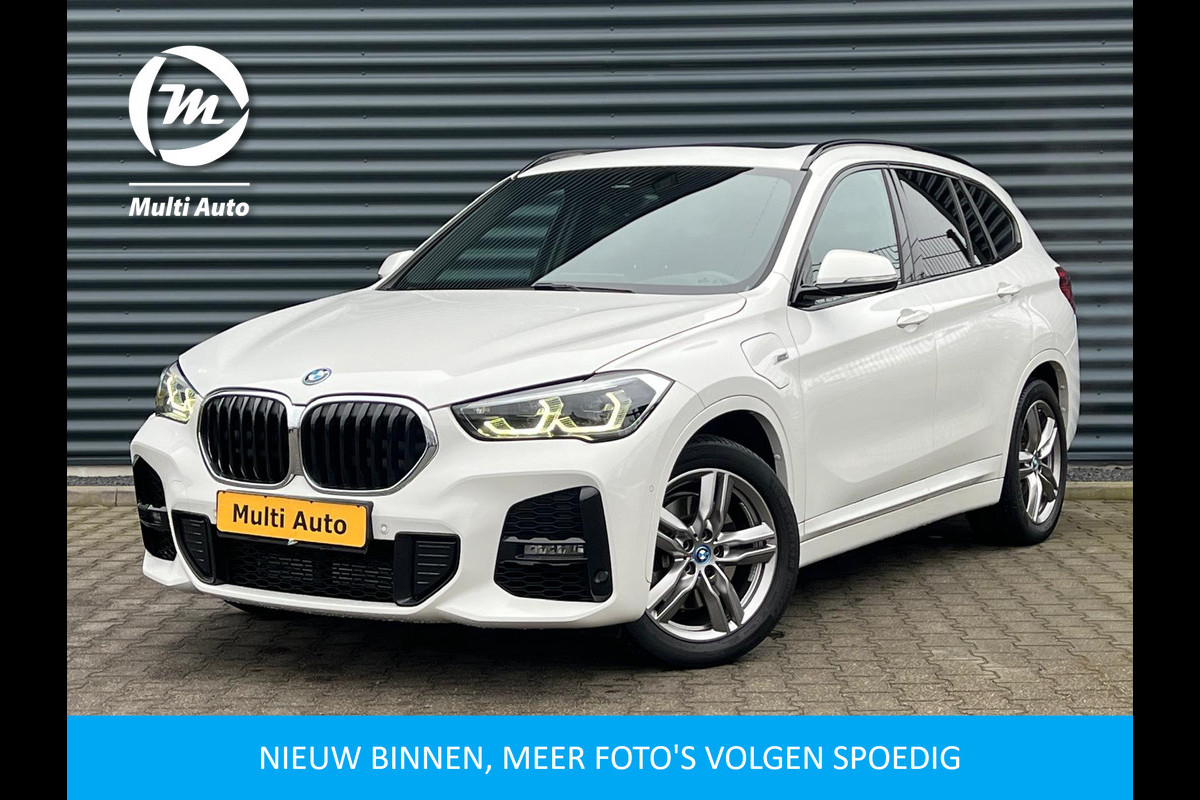 BMW X1 xDrive25e M Sport Plug in Hybrid PHEV | Afneembare Trekhaak | Panodak | Adaptive Cruise | Camera | Carplay | Sfeerverlichting |