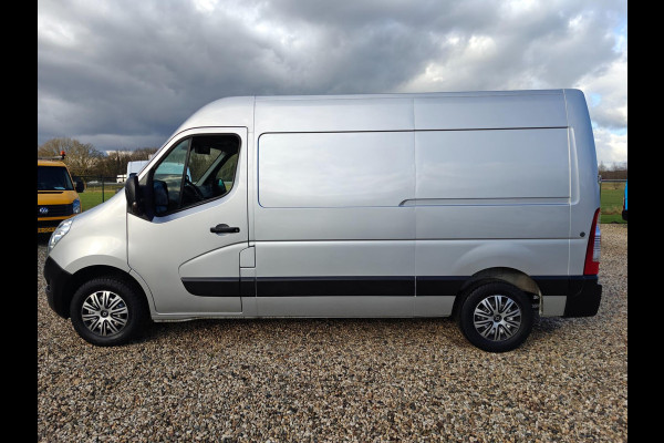 Renault Master T35 2.3 dCi L2H2 Energy , Euro 6 , 1e eig. 170 PK , Camera , Navi , in pracht staat.