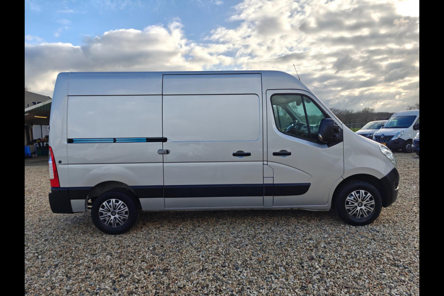 Renault Master T35 2.3 dCi L2H2 Energy , Euro 6 , 1e eig. 170 PK , Camera , Navi , in pracht staat.