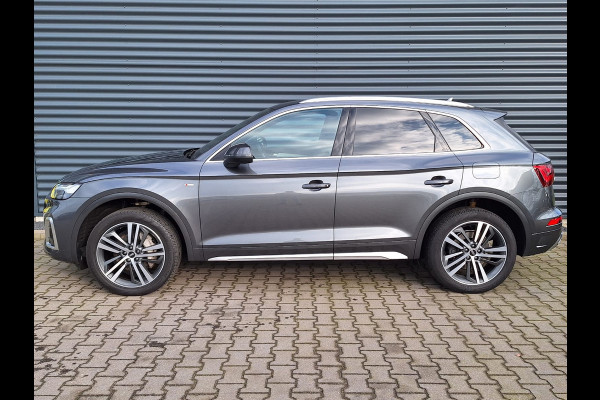 Audi Q5 50 TFSI e quattro S-Line Plug In Hybrid Daytona Grijs Facelift | Nieuw Model | PHEV | Trekhaak af Fabriek | Adaptive Cruise | Carplay | Camera | Virtual | Head-up Display | Keyless |