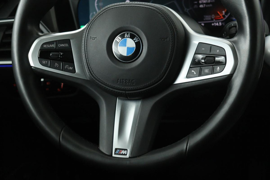 BMW 3-serie 330i Executive Edition | Carplay | Sfeerverlichting | Navigatie | Full LED | 19'' | Live Cockpit | Climate control | PDC | Cruise control