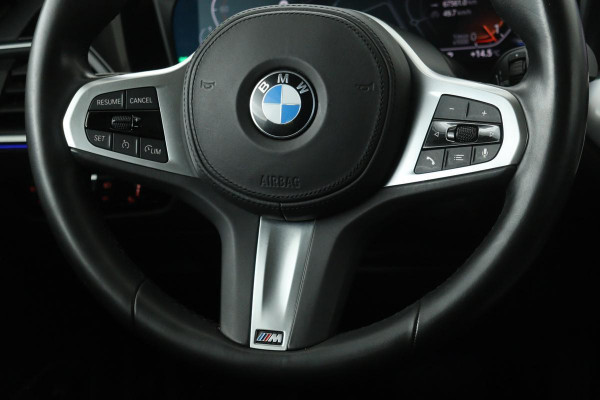 BMW 3-serie 330i Executive Edition | Carplay | Sfeerverlichting | Navigatie | Full LED | 19'' | Live Cockpit | Climate control | PDC | Cruise control