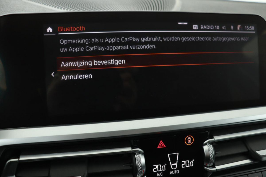 BMW 3-serie 330i Executive Edition | Carplay | Sfeerverlichting | Navigatie | Full LED | 19'' | Live Cockpit | Climate control | PDC | Cruise control