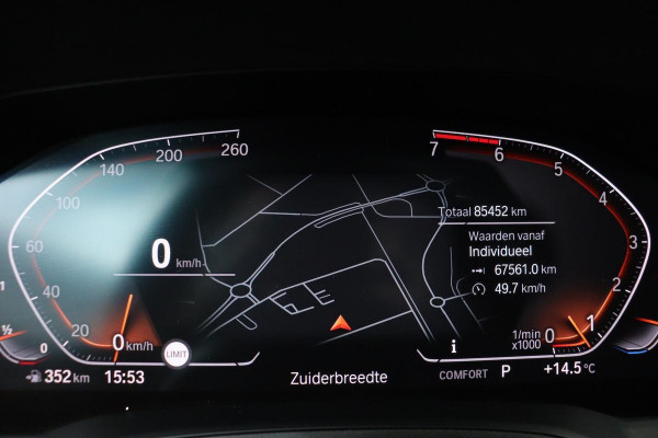 BMW 3-serie 330i Executive Edition | Carplay | Sfeerverlichting | Navigatie | Full LED | 19'' | Live Cockpit | Climate control | PDC | Cruise control