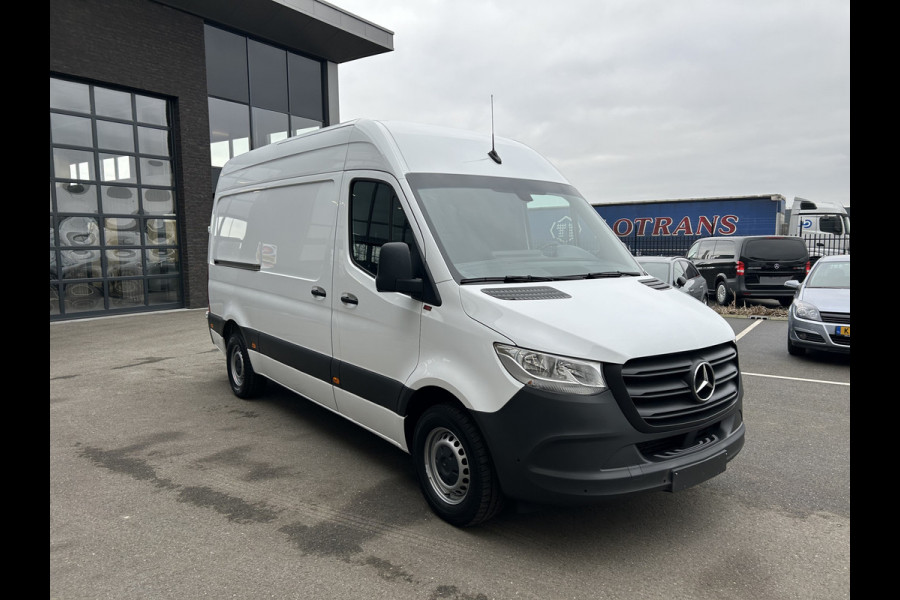 Mercedes-Benz Sprinter 317 CDI L2 H2 MBUX / Carplay navigatie / Camera / Parkeersensoren / Cruise control / Airco / 270 Graden achterdeuren