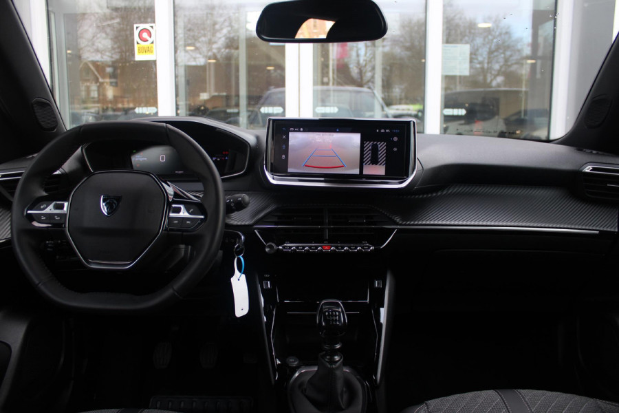 Peugeot 2008 1.2 100PK ALLURE | DRAADLOZE APPLE CARPLAY/ANDROID AUTO | ACHTERUITRIJ CAMERA | PARKEERSENSOREN VOOR EN ACHTER | NAVIGATIE | CLIMATE CONTROL | LICHTMETALEN VELGEN 17" | LED KOPLAMPEN | DRAADLOZE TELEFOONLADER |