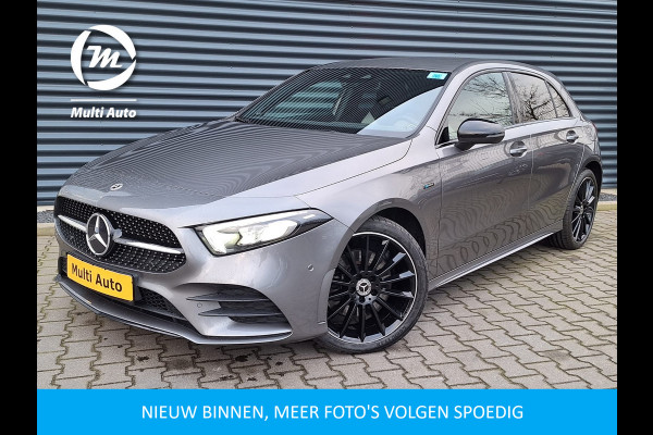 Mercedes-Benz A-Klasse 250 e AMG Night Edition Plug in Hybrid PHEV | Carplay | Lederen Sportstoelen Memory | Widescreen Navi | Carplay | Sfeerverlichting | Camera | Stoelverwarming | DAB |