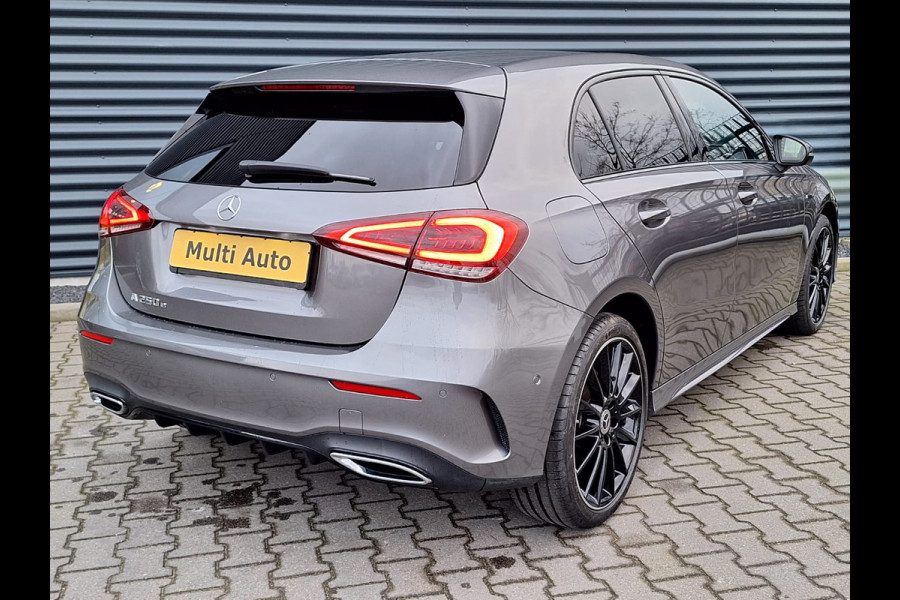 Mercedes-Benz A-Klasse 250 e AMG Night Edition Plug in Hybrid PHEV | Carplay | Lederen Sportstoelen Memory | Widescreen Navi | Carplay | Sfeerverlichting | Camera | Stoelverwarming | DAB |