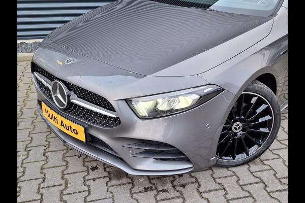 Mercedes-Benz A-Klasse 250 e AMG Night Edition Plug in Hybrid PHEV | Carplay | Lederen Sportstoelen Memory | Widescreen Navi | Carplay | Sfeerverlichting | Camera | Stoelverwarming | DAB |