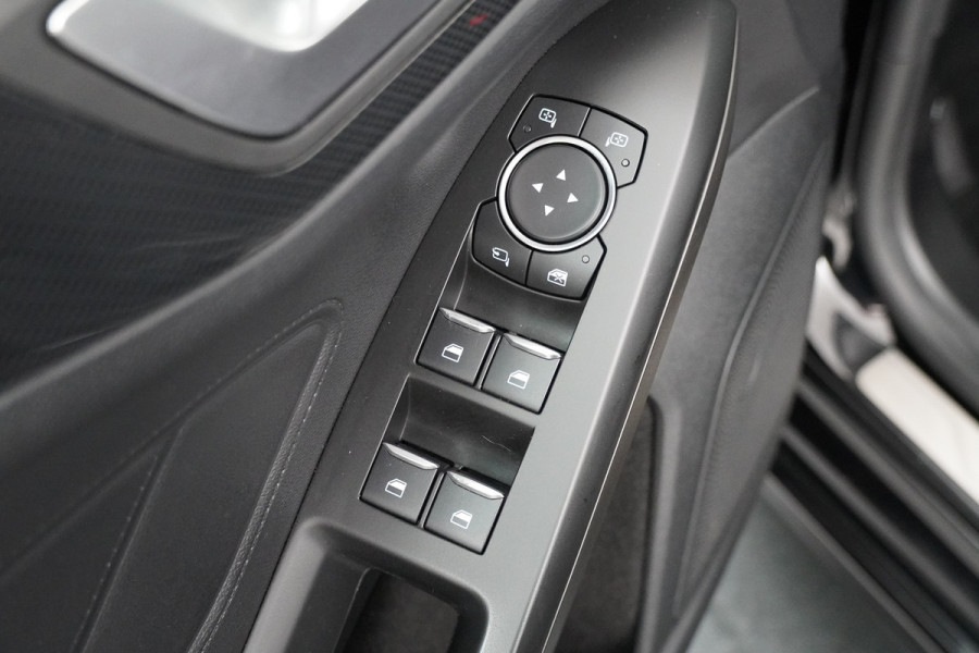 Ford FOCUS Wagon BWJ 11-2020 | 1.5T 150PK ST Line X BuS AUTOMAAT | TREKHAAK | NAVI | CAMERA  | CARPLAY | CLIMA | PDC |