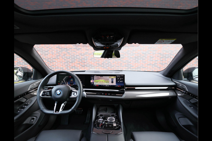 BMW 5 Serie Touring 530e xDrive *M-Sport Pro*Pano*HUD*Trekhaak*Bow&Wil*