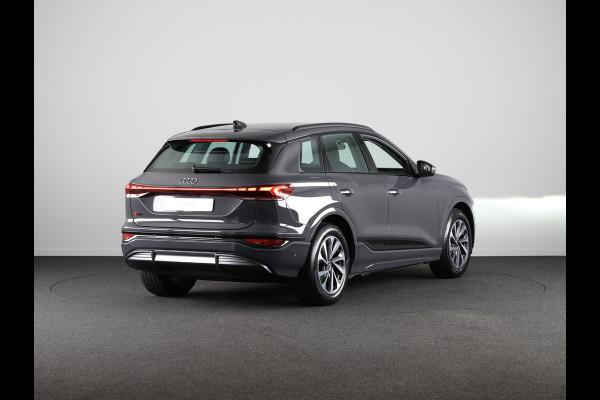 Audi Q6 Advanced edition e-tron perf 225kW/306pk 100Kwh Ha Tech Plus pakket, sportstoelen met leder, bumpers in kleur carrosserie, omgevingscamera's