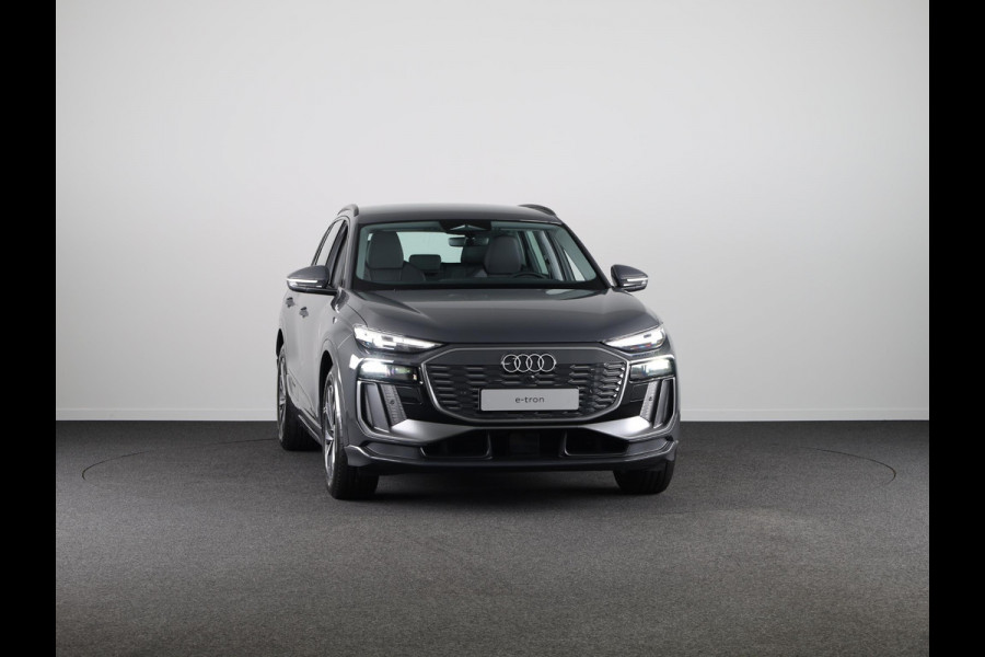 Audi Q6 Advanced edition e-tron perf 225kW/306pk 100Kwh Ha Tech Plus pakket, sportstoelen met leder, bumpers in kleur carrosserie, omgevingscamera's, adaptive cruise control, verwarmbare voorstoelen en achterbank