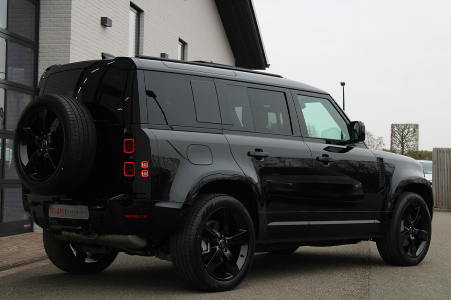 Land Rover Defender 110 3.0 D300 / 110 / X-Dynamic / HSE / Luchtvering / Panorama / Vol Opties / NIEUW