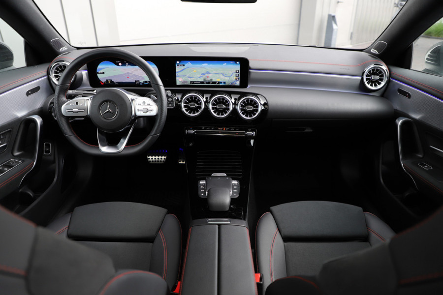 Mercedes-Benz CLA-Klasse 200 AMG Aut7 | Pano | Sfeerverlichting | Burmester | Multi-beam | Widescreen | 2020