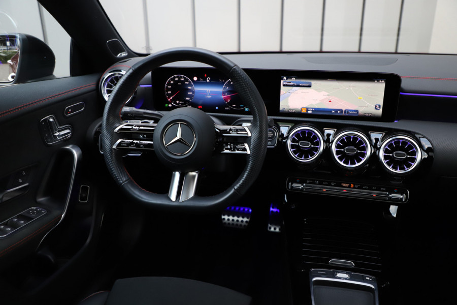 Mercedes-Benz CLA-Klasse 200 AMG Aut7 | 164PK | Pano | Burmester | Keyles-go | Sfeerverlichting | Stuurwielverw. | Multi-beam | 2023.