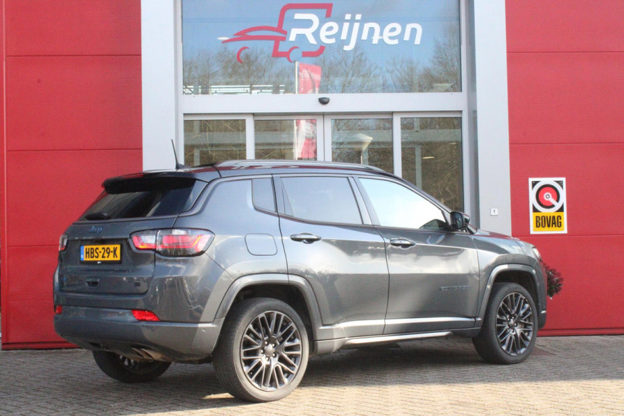 Jeep Compass 4xe 240PK Plug-in Hybrid S | PANORAMISCH SCHUIF/KANTELDAK | ALPINE AUDIO SYSTEM | ELEKTRISCH VERSTELBARE VOORSTOELEN | 360° CAMERA | KEYLESS ENTRY/START | LEDEREN BEKLEDING | DRAADLOZE APPLE CARPLAY/ANDROID AUTO | NAVIGATIE | DODEHOEK DETECTIE | DRAADLOZE TELEFOONLADER | STOEL/STUUR VERWARMING | 19" LICHTMETALEN VELGEN |