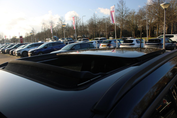 Jeep Compass 4xe 240PK Plug-in Hybrid S | PANORAMISCH SCHUIF/KANTELDAK | ALPINE AUDIO SYSTEM | ELEKTRISCH VERSTELBARE VOORSTOELEN | 360° CAMERA | KEYLESS ENTRY/START | LEDEREN BEKLEDING | DRAADLOZE APPLE CARPLAY/ANDROID AUTO | NAVIGATIE | DODEHOEK DETECTIE | DRAADLOZE TELEFOONLADER | STOEL/STUUR VERWARMING | 19" LICHTMETALEN VELGEN |