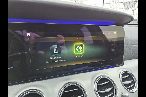 Mercedes-Benz E-Klasse Estate 300 e AMG Plug In Hybrid 320pk Dealer O.H PHEV | Widescreen Navi | Sfeerverlichting | Night Pakket | Camera | Apple Carplay | Alcantara Sportstoelen Verwarmd | LED |