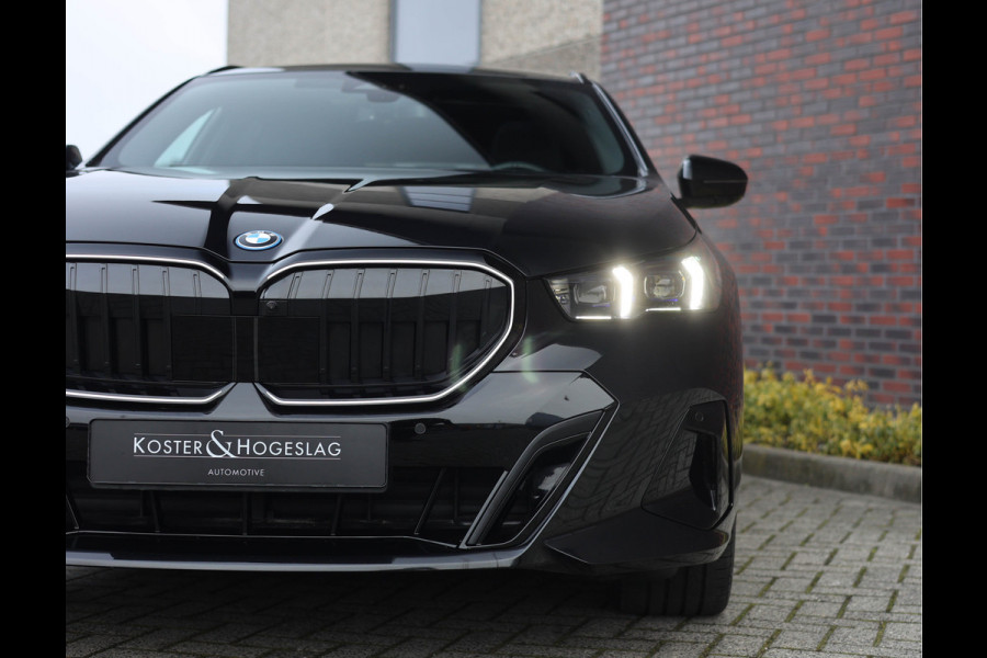 BMW 5 Serie Touring 530e xDrive *M-Sport Pro*Pano*HUD*Trekhaak*Bow&Wil*