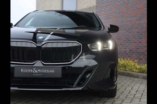 BMW 5 Serie Touring 530e xDrive *M-Sport Pro*Pano*HUD*Trekhaak*Bow&Wil*