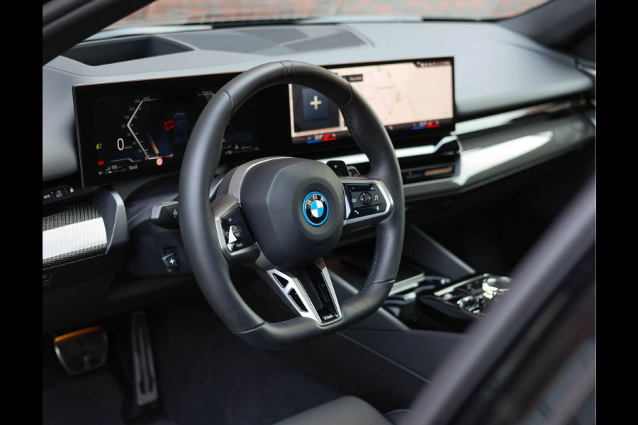 BMW 5 Serie Touring 530e xDrive *M-Sport Pro*Pano*HUD*Trekhaak*Bow&Wil*