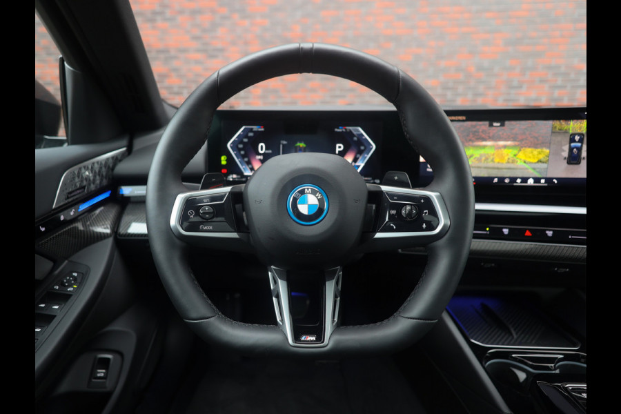 BMW 5 Serie Touring 530e xDrive *Pano*HUD*B&W*Trekhaak*