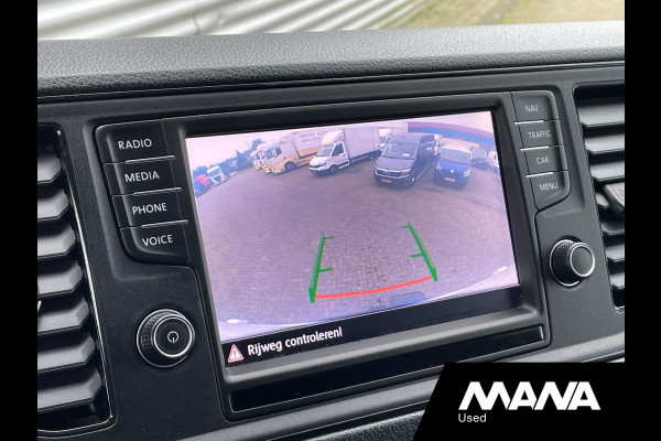 Volkswagen Crafter 35 2.0 3.180 L3H3 RWD 180pk Airco Camera Navi Trekhaak CarPlay Laadruimtebekleding 12V Opstapbumper Leder Bijrijdersbank