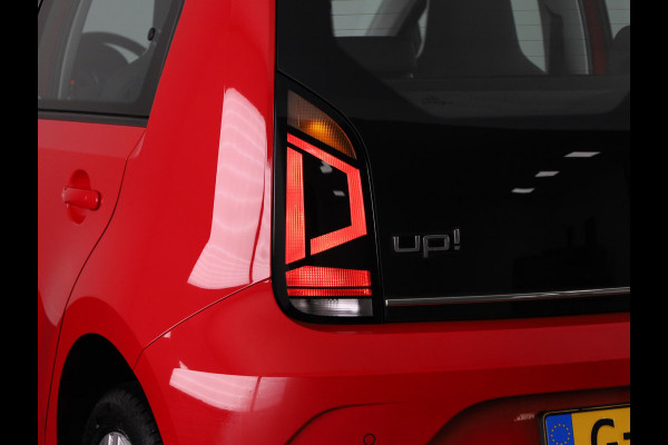 Volkswagen up! 1.0 BMT high up! 60 pk | Navigatie via App | Autom. airco | Parkeersensoren achter | Stoelverwarming |