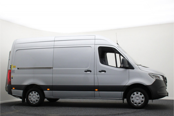 Mercedes-Benz Sprinter 316 2.2 CDI L2H2 Automaat 3-Zits, LED, Elektr. Laadklep, 360° Camera, Standkachel, Navigatie, DAB