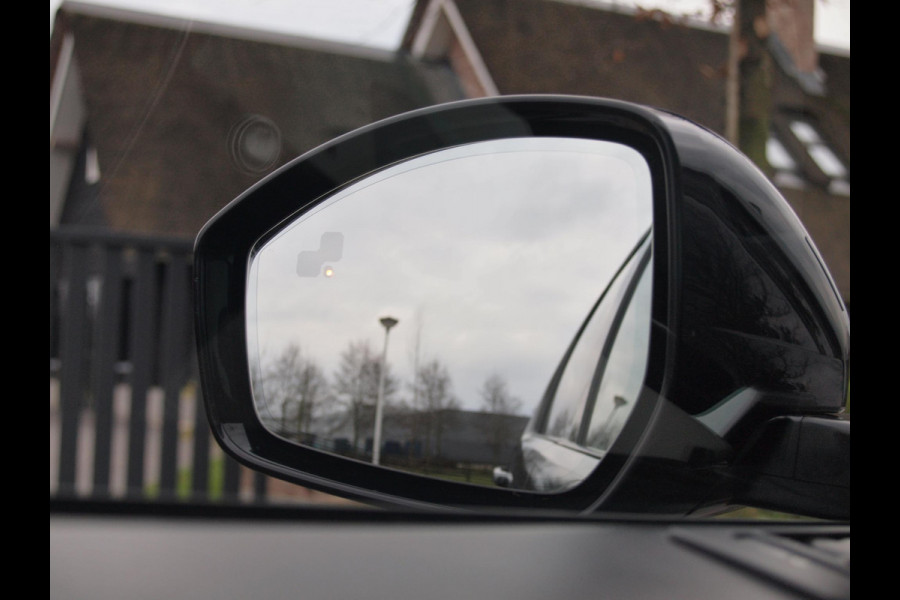 Land Rover Discovery Sport P300e 1.5 R-Dynamic HSE | Panoramadak | Lederen Bekleding | Led koplampen | NL-Auto |