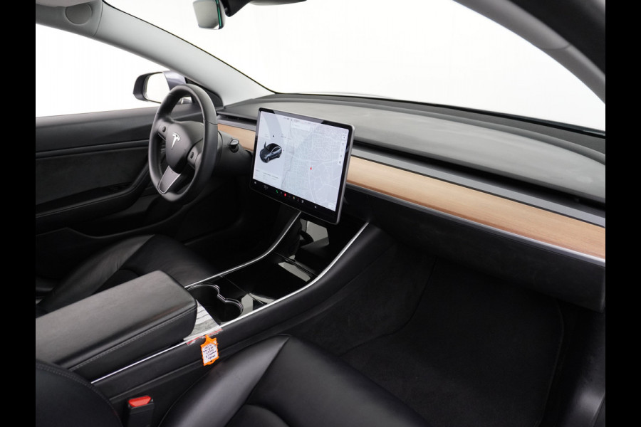 Tesla Model 3 Long Range 75kWh 463PK 19" FSD-Full Self Driving Computer-3 Premium Audio 4wd AutoPilot Panoramadak Camera's Leer Adaptive-Cruis Stoel en achterbank verwarming Electr.Stoelen+Memory+Easy-Entry WiFi Orig. NLse auto Grootste accu Tot 16,5kwh thuis laden. Accu-Garantie tot 27-12-2027 max 192.000km