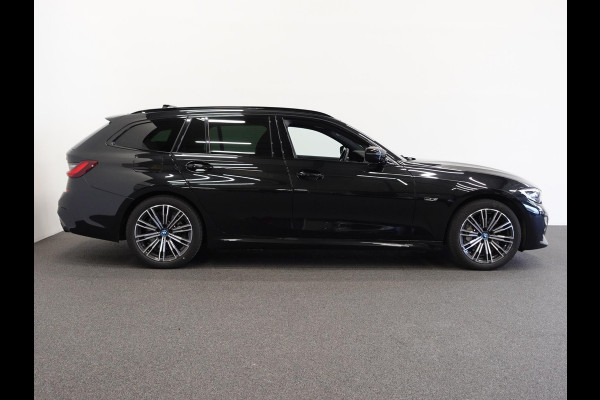 BMW 3 Serie Touring 330e xDrive 292 PK 4WD M Sport Airco ECC Stoel|Stuurverwarming Full LED 18" Velgen Navi Prof Carplay PDC VA Trekhaak Elektrisch Sensatec