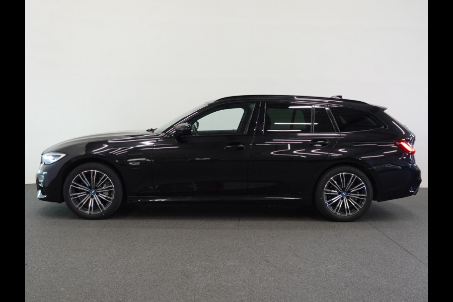 BMW 3 Serie Touring 330e xDrive 292 PK 4WD M Sport Airco ECC Stoel|Stuurverwarming Full LED 18" Velgen Navi Prof Carplay PDC VA Trekhaak Elektrisch Sensatec