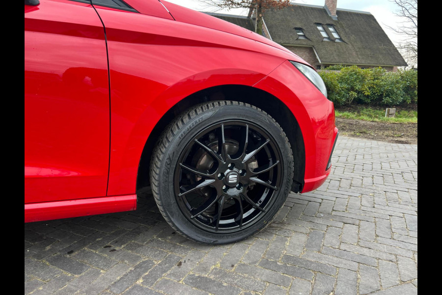 Seat Ibiza 1.0 TSI Style Business Intense | Apple Carplay | Navigatie | 17 Inch Velgen | Camera | NL-Auto |