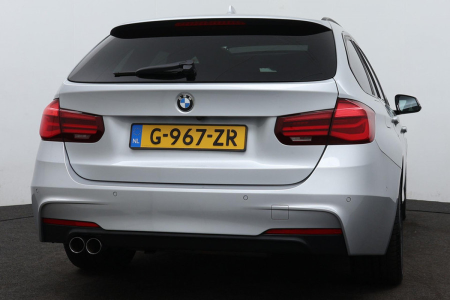 BMW 3 Serie Touring 318i M Sport Corporate Lease Automaat (PANODAK, CAMERA, NAVIGATIE, STOELV, PDC, NL-AUTO, DEALER ONDERHOUDEN)