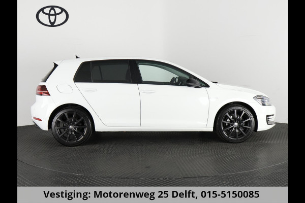 Volkswagen e-Golf FULL ELECTRIC.136 PK.WARMTEPOMP. ACCU 99 %!!! DIGITAAL DASHBOARD. ALS NIEUW TOT 2 JAAR GARANTIE *