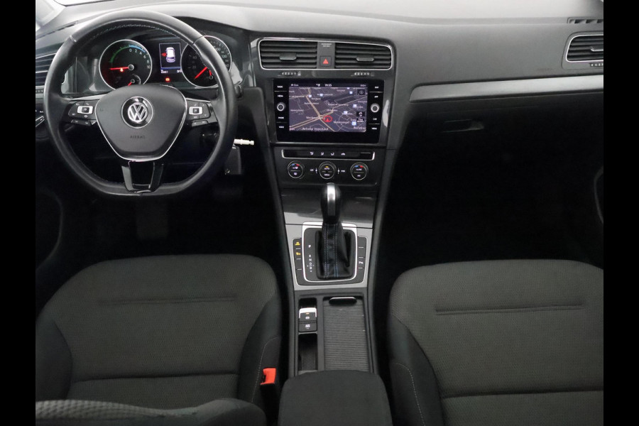 Volkswagen e-Golf Black Edition 100 kW | Navigatie | Climate Control | Lichtsensor |