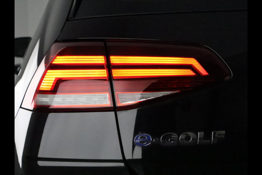 Volkswagen e-Golf Black Edition 100 kW | Navigatie | Climate Control | Lichtsensor |