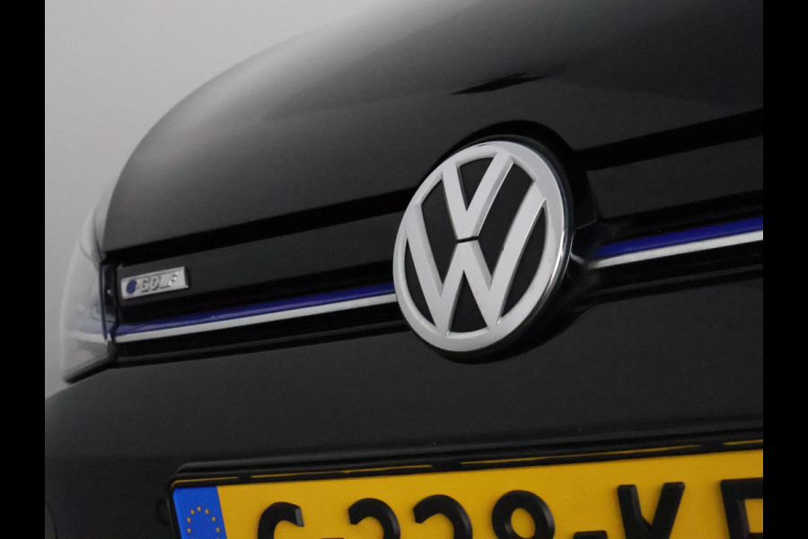 Volkswagen e-Golf Black Edition 100 kW | Navigatie | Climate Control | Lichtsensor |