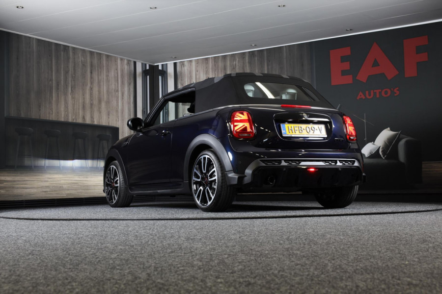 MINI Cabrio 1.5 Cooper JCW Pakket / Aut / Navi / Cc / Leder / Digital Cockpit / Sfeerverlichting / Windscherm / Led / Pdc