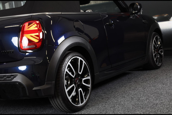 MINI Cabrio 1.5 Cooper JCW Pakket / Aut / Navi / Cc / Leder / Digital Cockpit / Sfeerverlichting / Windscherm / Led / Pdc